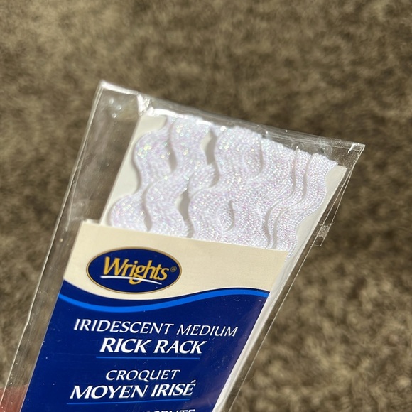 Wright’s Iridescent Medium Rick Rack 2.5 yards PC427 - Picture 2 of 7